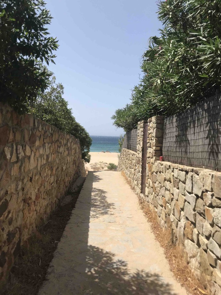 Pasillo al mar