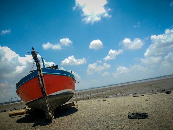 boat sailing