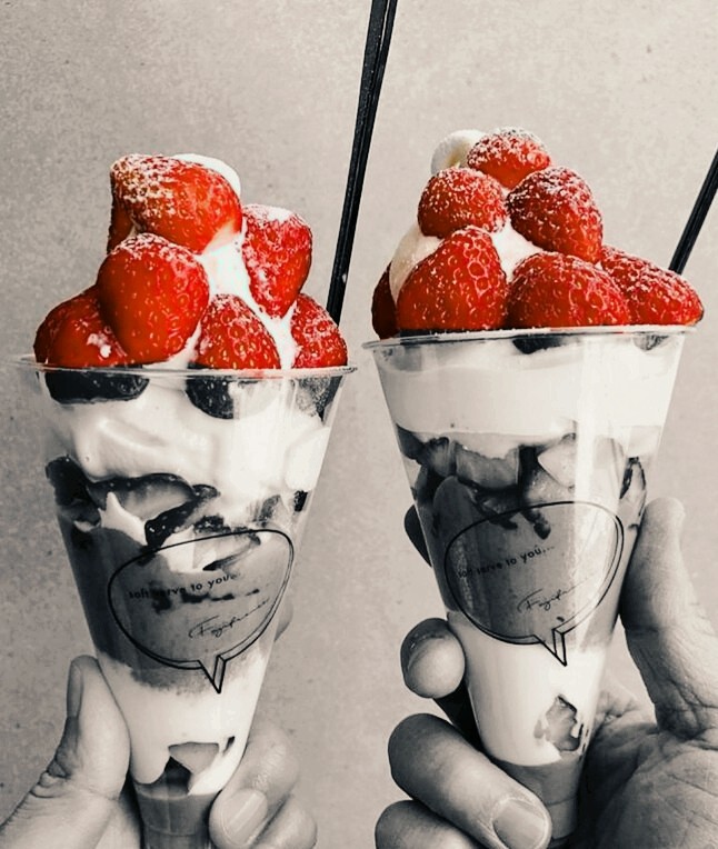С клубничкой, With a strawberry