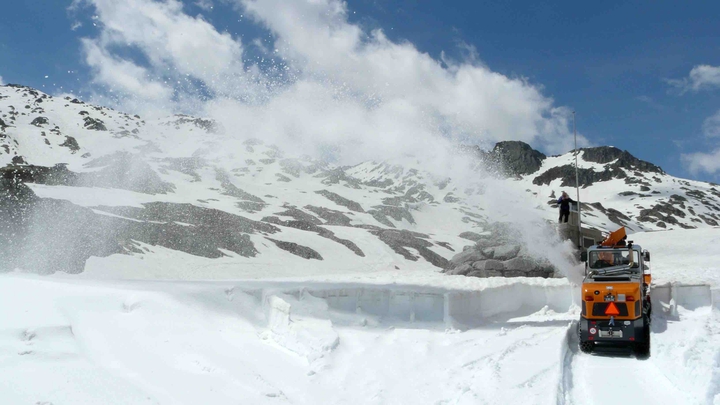 Schneeräumung am Gotthard Pass