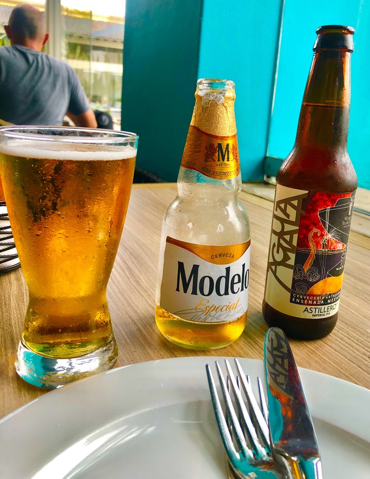 La Modelo y La Agua Mala