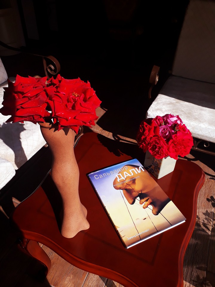 Dali in flovers