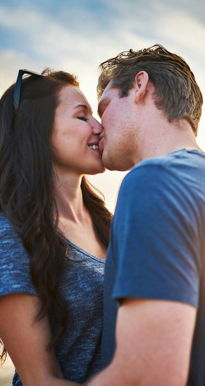 kissing 