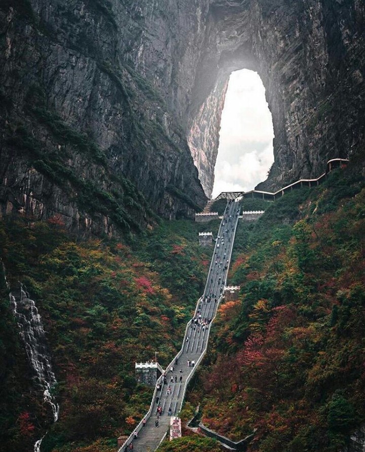 em algun lugar
