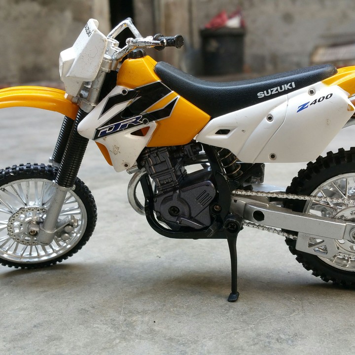 SUZUKI