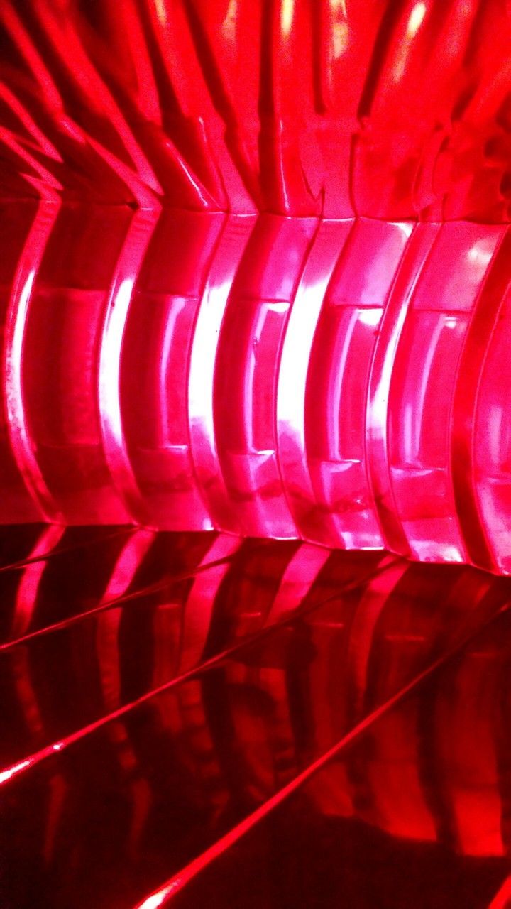red abstract geométrica
