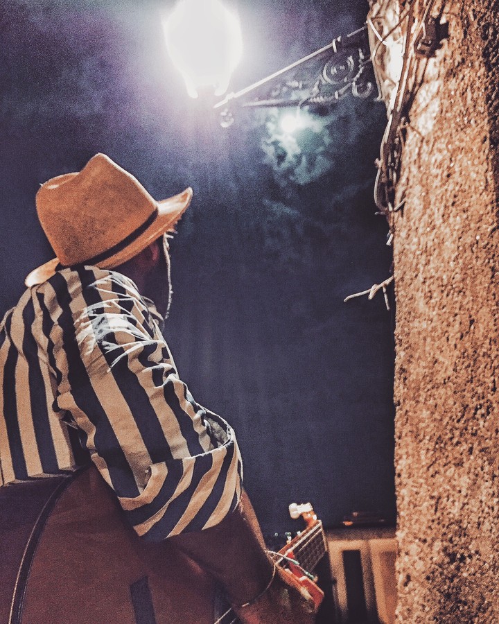 The guitarist and the moon