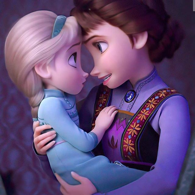 QUEEN IDUNA WITH LITTLE ELSA