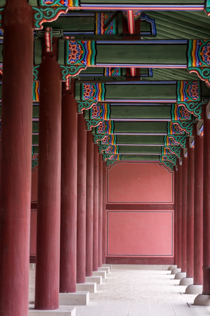 gyeongbokgung palace hallway