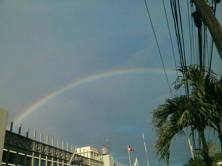 mi país y mi bandera con arcoiris