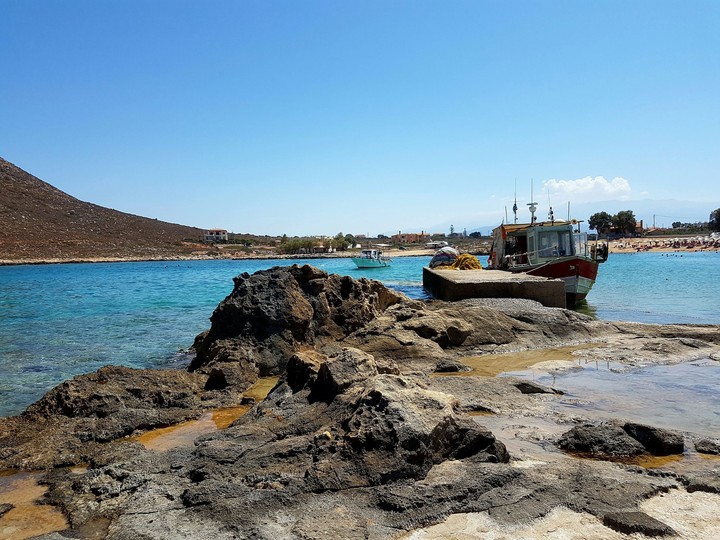 Beach 'n' Rocks