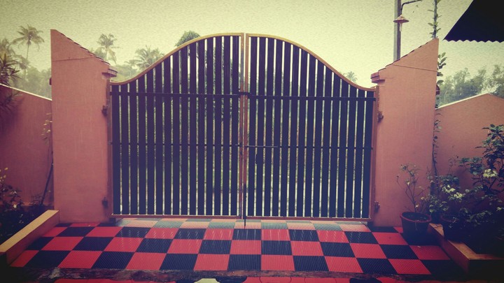 Gate