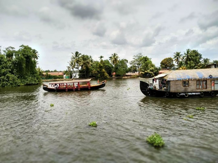 Relaxing Boat House