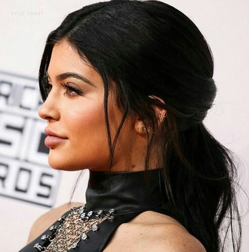 Kylie at American Music Awards 2015