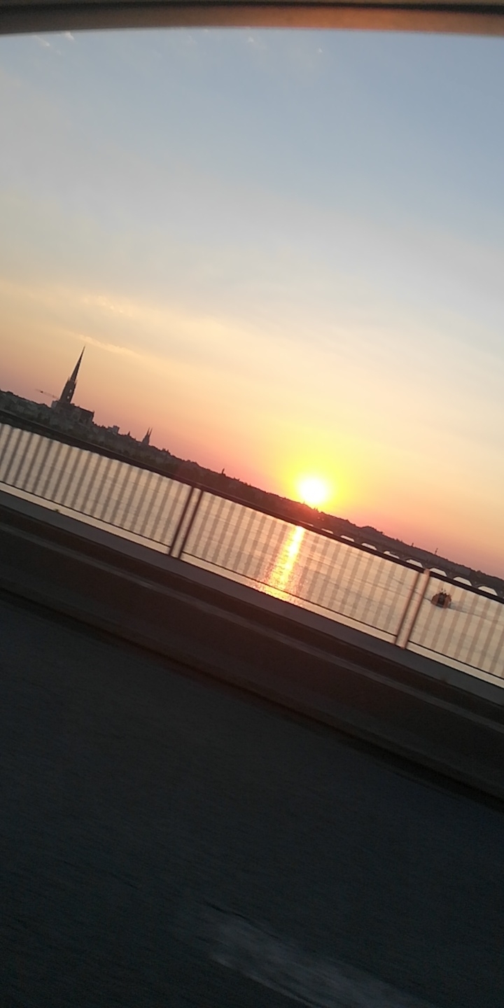 coucher de soleil pont de pierre