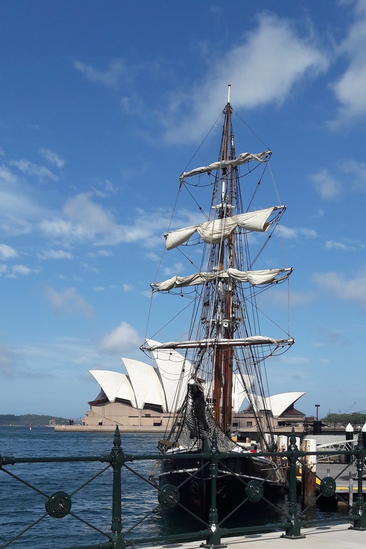 Opera de Sydney + bateau