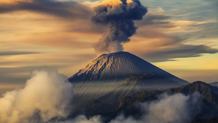 Breathing Of Volcano