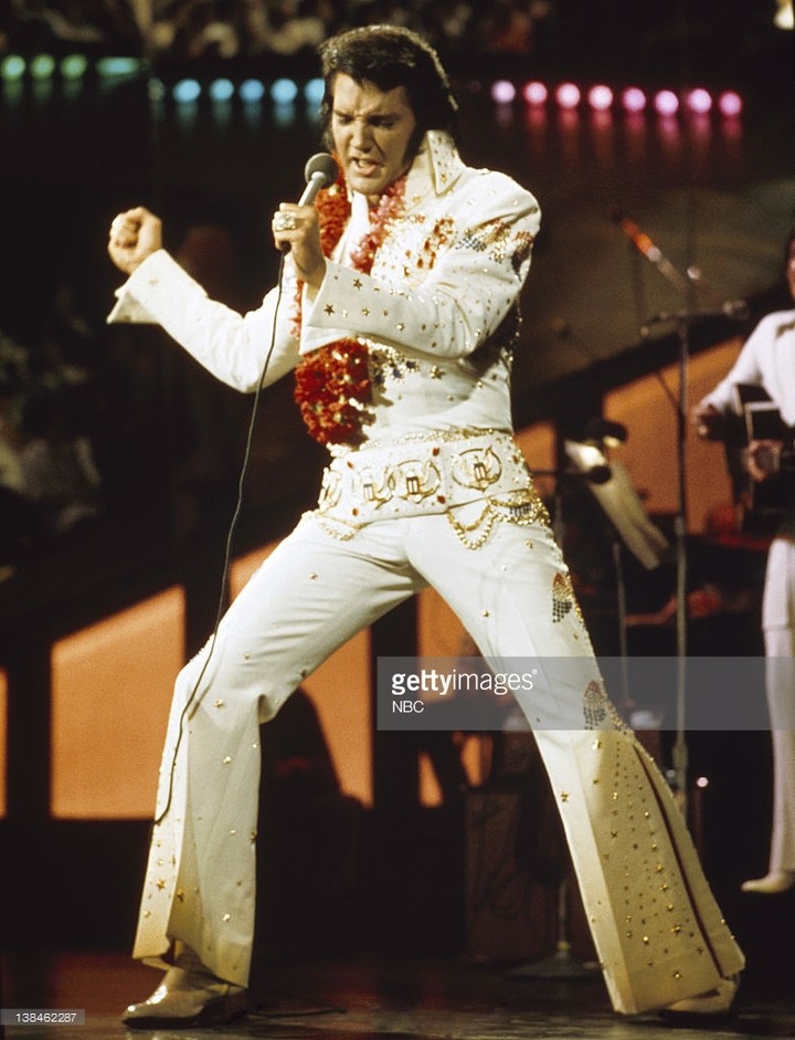 Elvis Presley monstre sacré du rock and roll américain