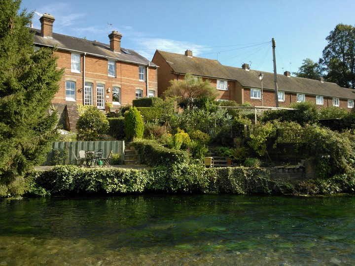 Winchester. haus.river