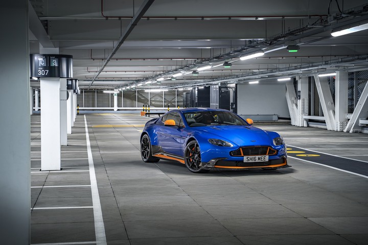 Aston Martin Vantage GT8