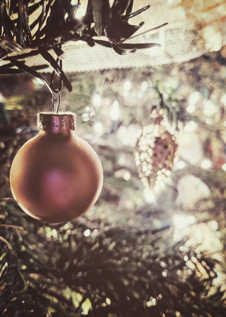 o Christmas tree ornament s