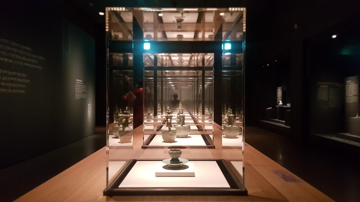 Korea, The 1100th Anniversary Exhibition of Founding