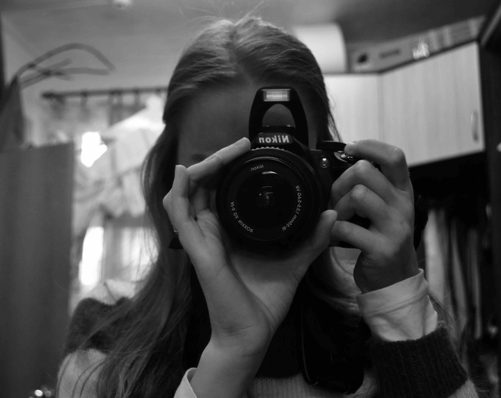 “Nikon”
