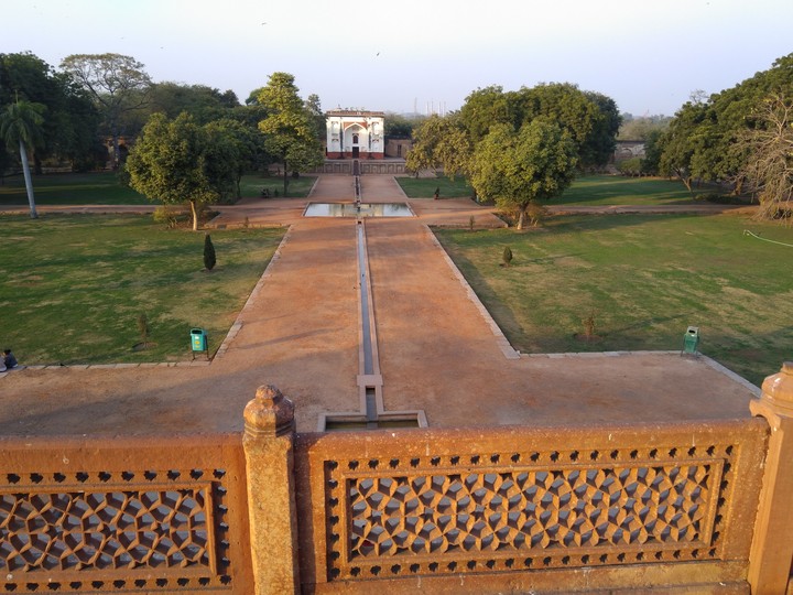 Humayun tom