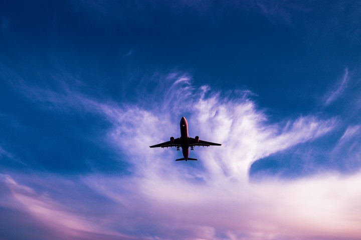 Over the sky that cut through the clouds