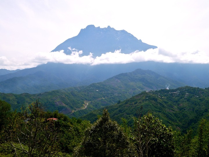 Mt kinabalu overlooking the lands