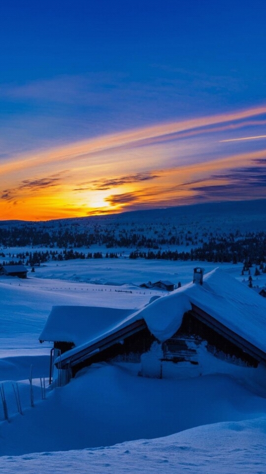 Schnee mit sonnenuntergang