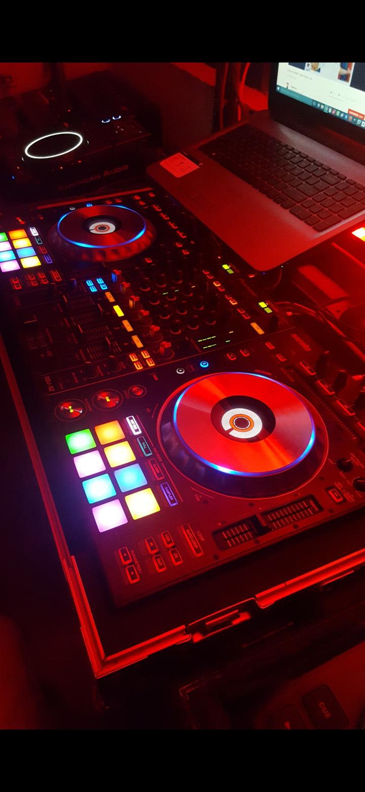 DJ