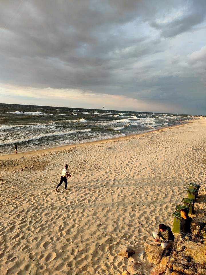 plaża o zachodzie słońca