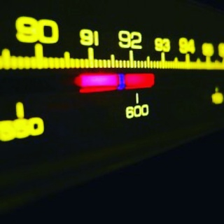 This radio dial is scrollable as wallpaper