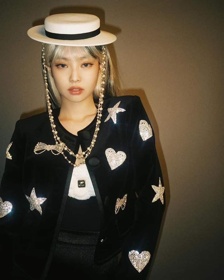 201031 Jennie (jennierubyjane) Happy Halloweem