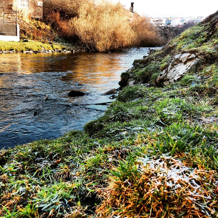 río en calma