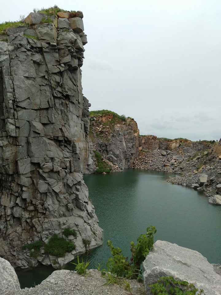 huge mountains n water