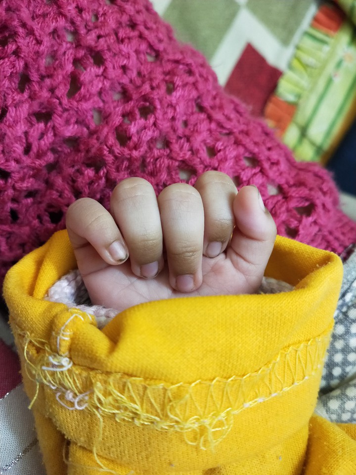 cute little fingers.