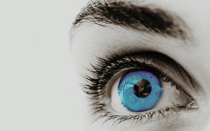 eyes blue