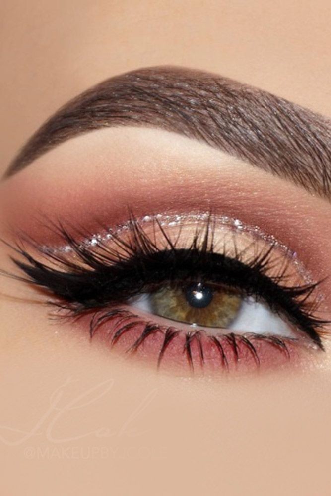 Cut crease makeup