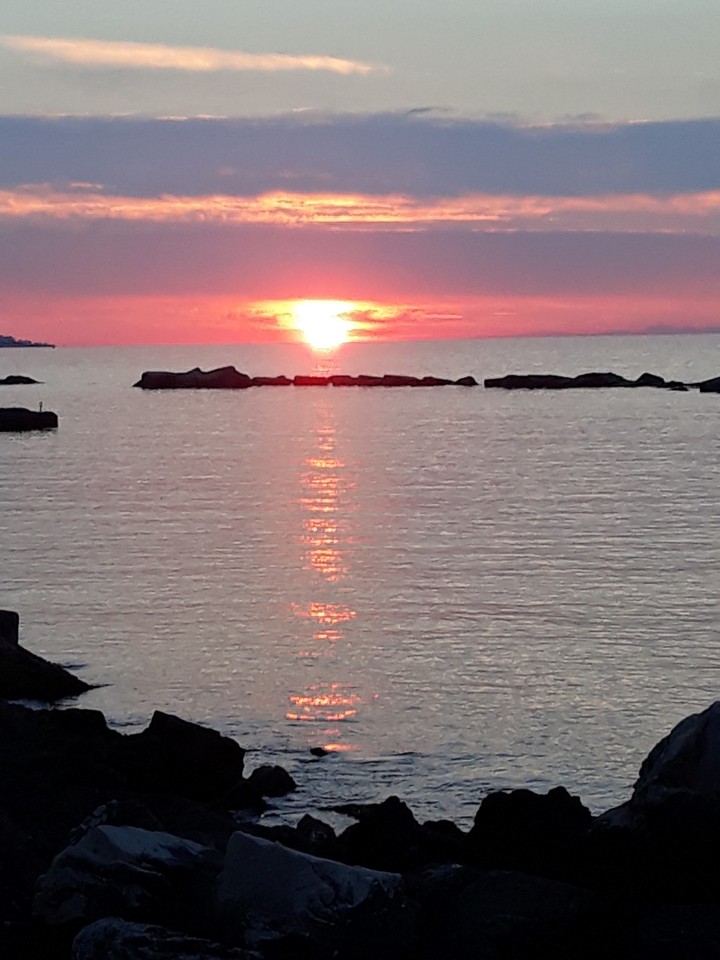 Il tramonto dalla scogliera di Bari