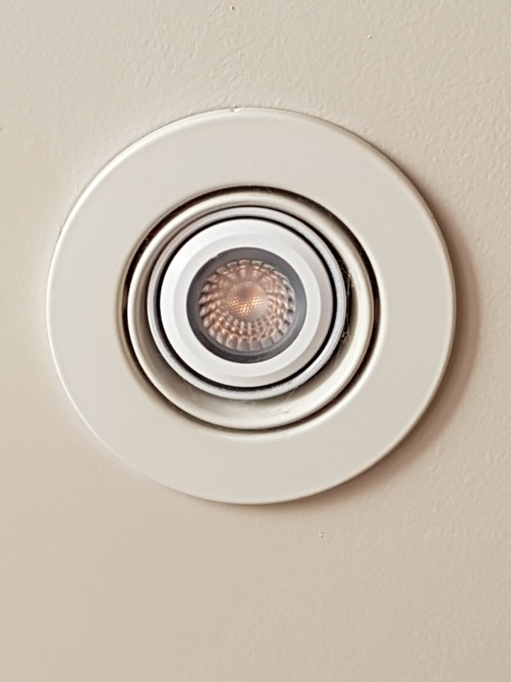 CEILING LIGHT