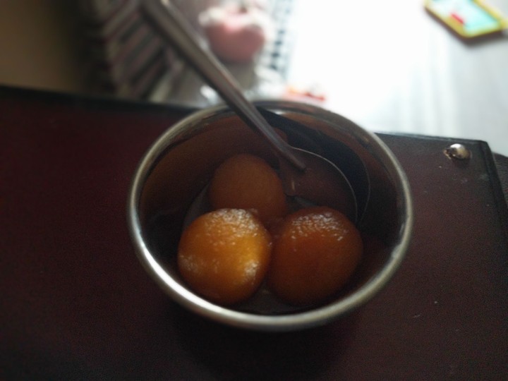 yummy yummy gulab jamun