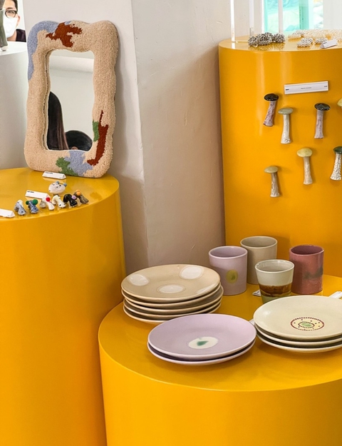 porcelain, yellow achtergronden