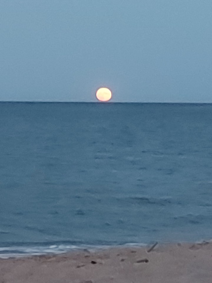 Luna en el mar