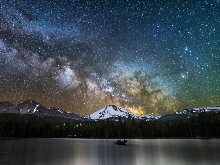 Milky Way rising over Mt. Lassen in Northern California