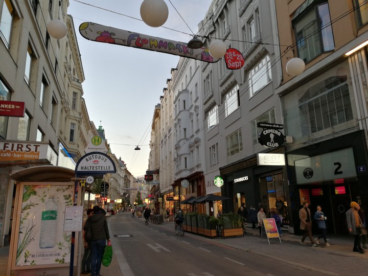 street life in wien
