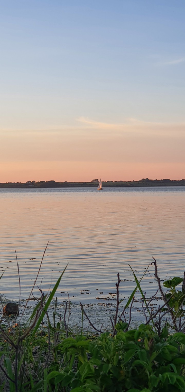 Segelboot im Sonnenuntergang