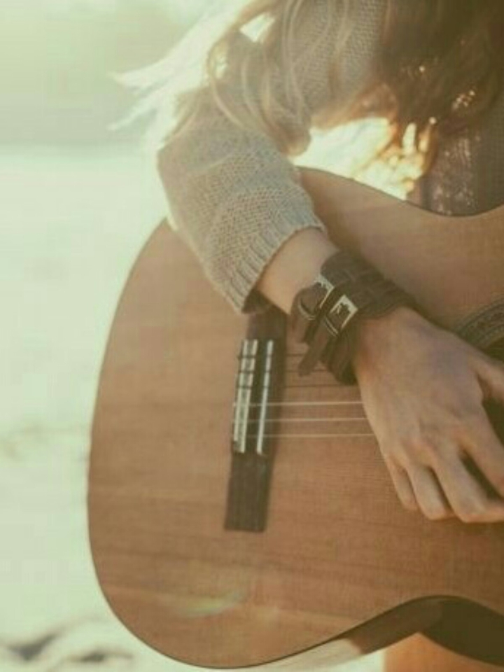 I love playing guitar !!