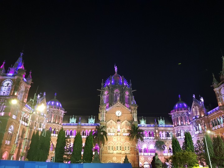 CST TRAIN STATION MUMBAI
